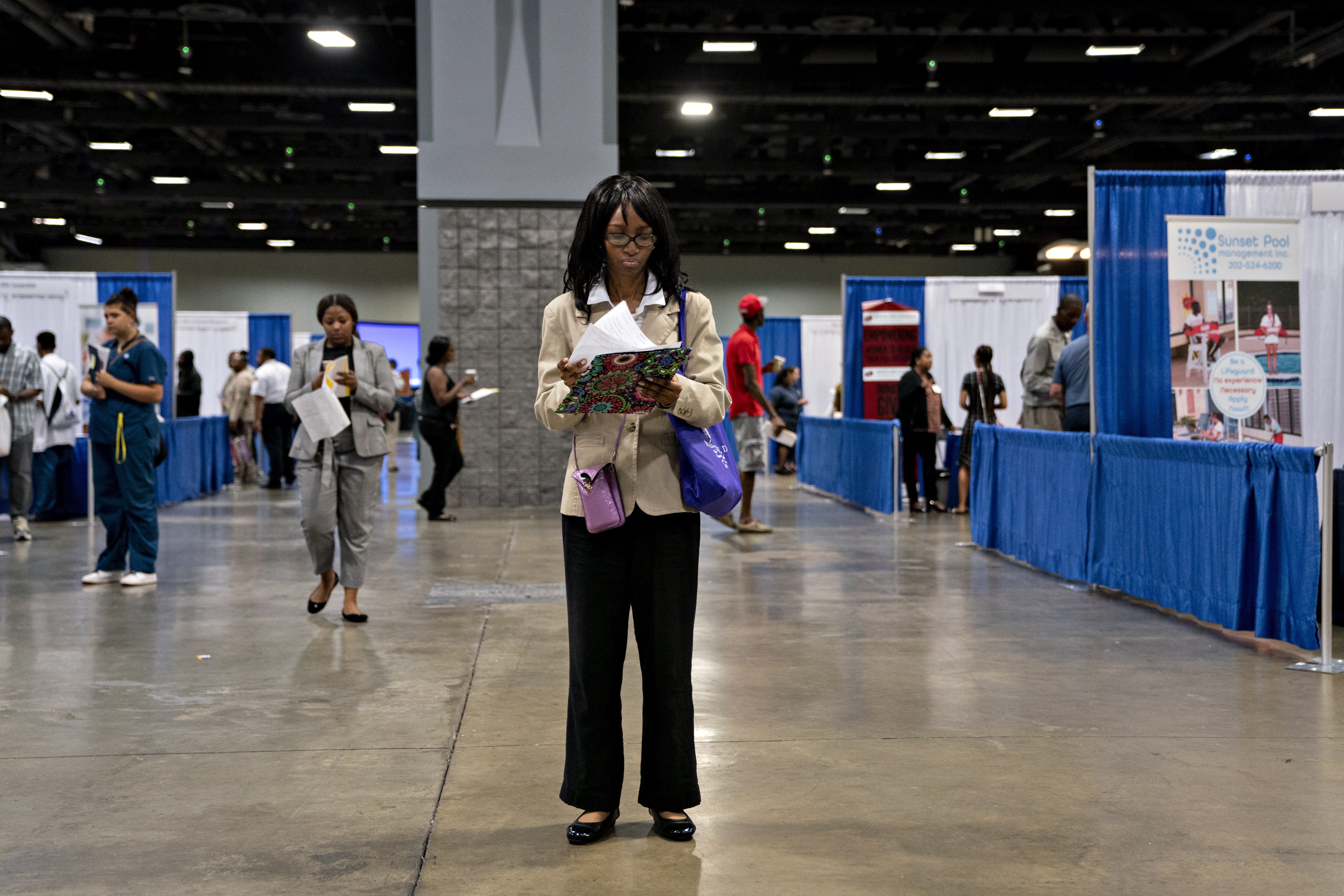 US Fed On Track For Rate Cut After Weak Jobs Data, Hiring Markdowns