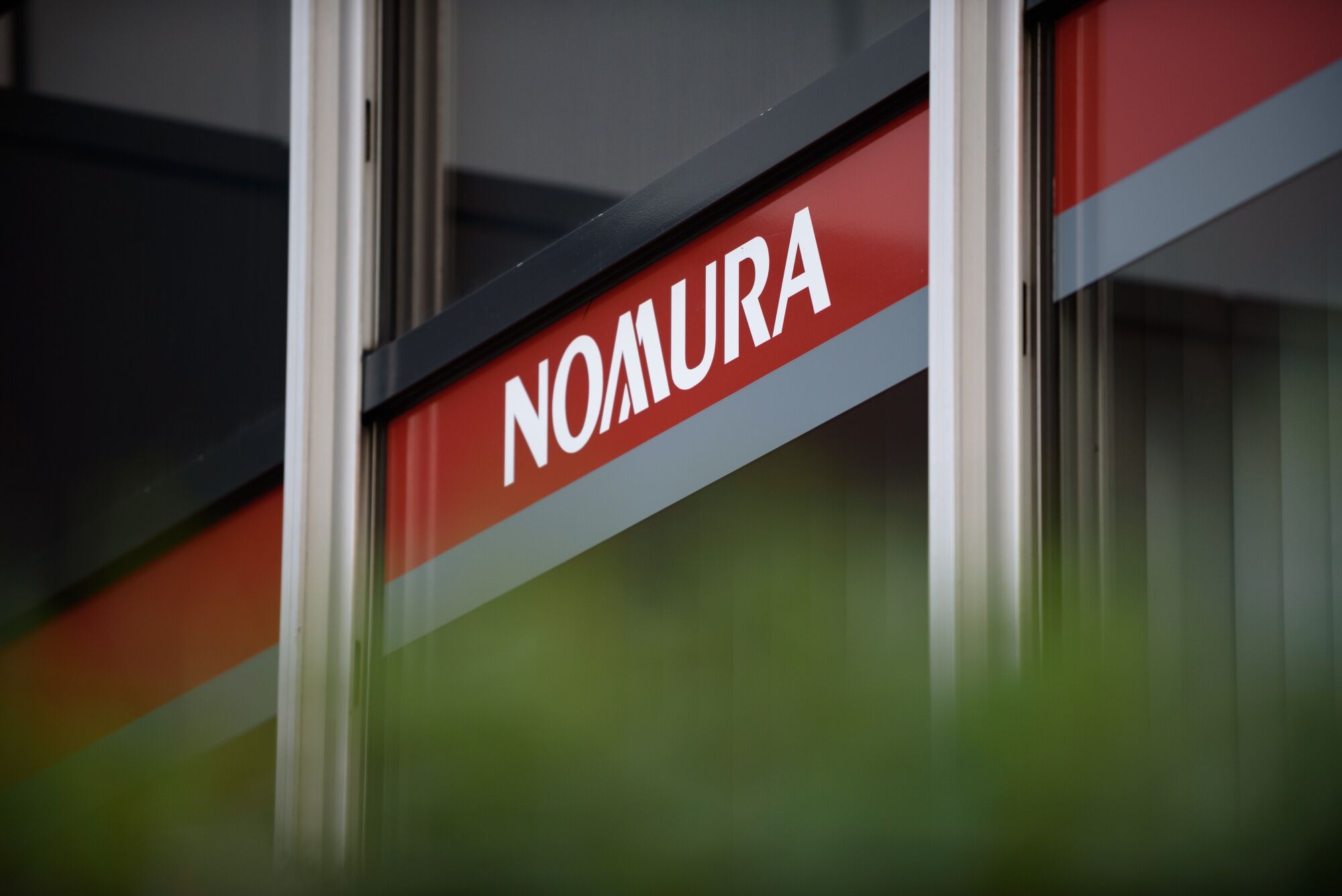 Nomura Will Lift Pay By 16% For Younger Brokerage Staffers
