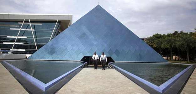 Infosys May Pick an Outsider as CEO After Srinivas' Exit: Analysts