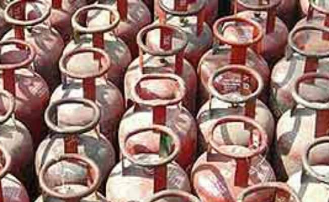 Commercial Cooking Gas Cylinder Price Cut By Rs 91.5 In Delhi