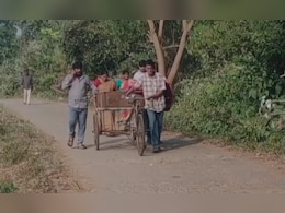 एम्बुलेंस न मिलने पर कचरे के ठेले में ले जाना पड़ा शव, आंध्र से सामने आई दिल दहलाने वाली घटना