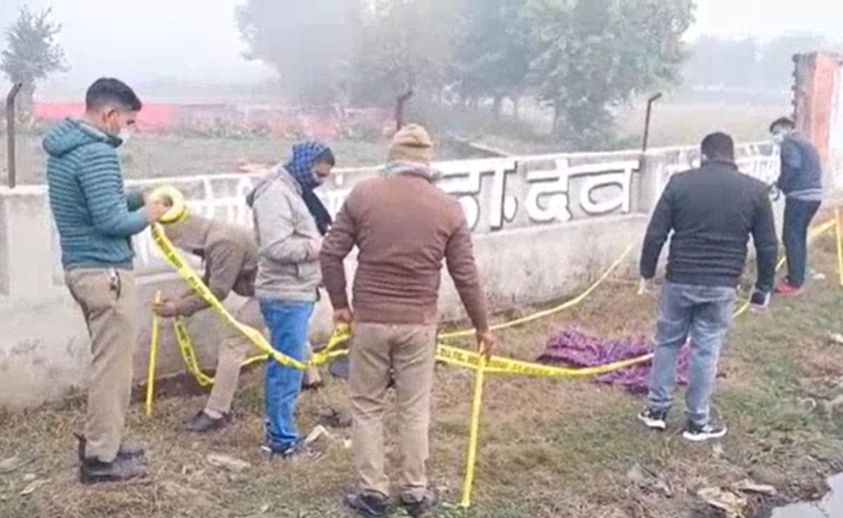 पुलिस को नाले में मिला शव