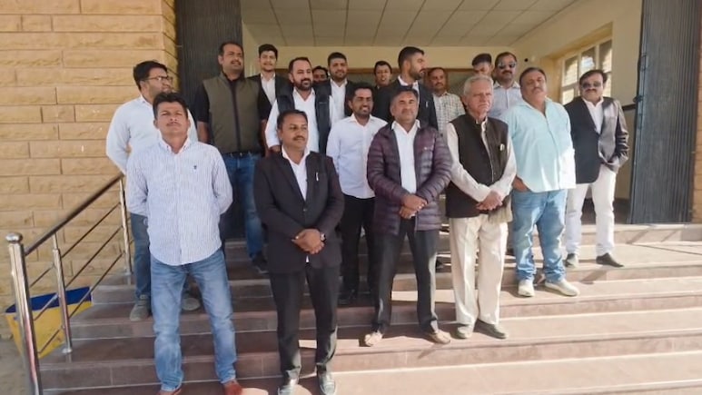 जैसलमेर बार एसोसिएशन चुनाव में विवाद, विपक्षी उम्मीदवारों के नामांकन खारिज; निर्विरोध बने अध्यक्ष और उपाध्यक्ष