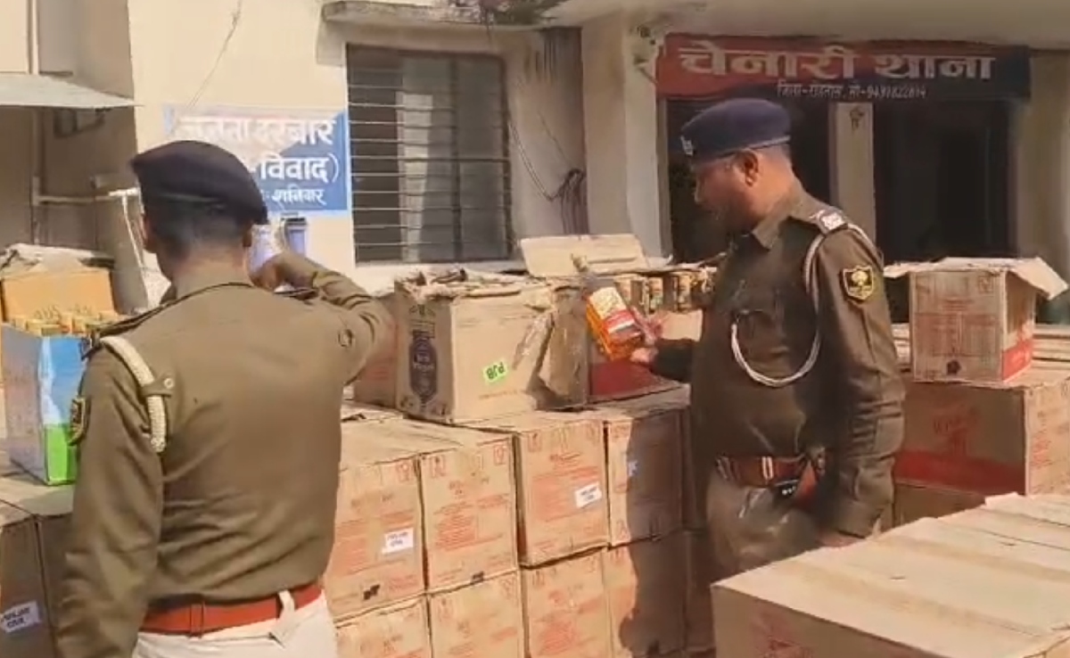 बिहार के कैमूर और रोहतास में शराब का जखीरा बरामद, ट्रक में पंजाब से कपड़ों के बीच लाई जा रही थी शराब