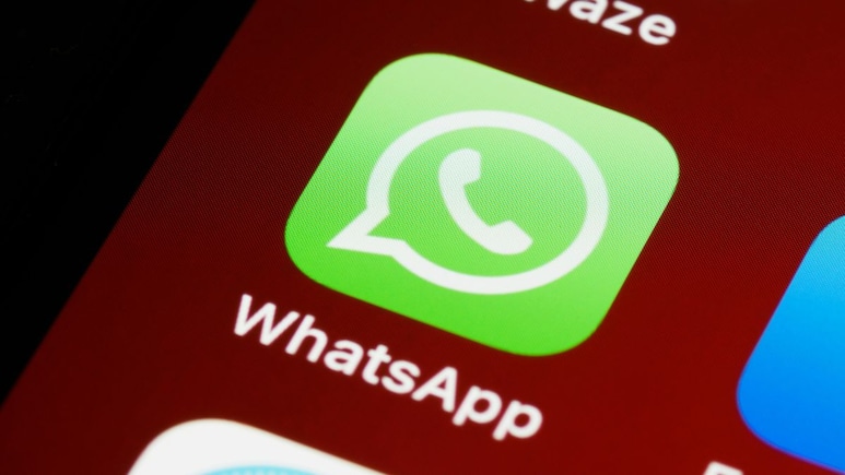 WhatsApp पर किसी से छुपाना है Status? तो ऑन कर लें ये सेटिंग