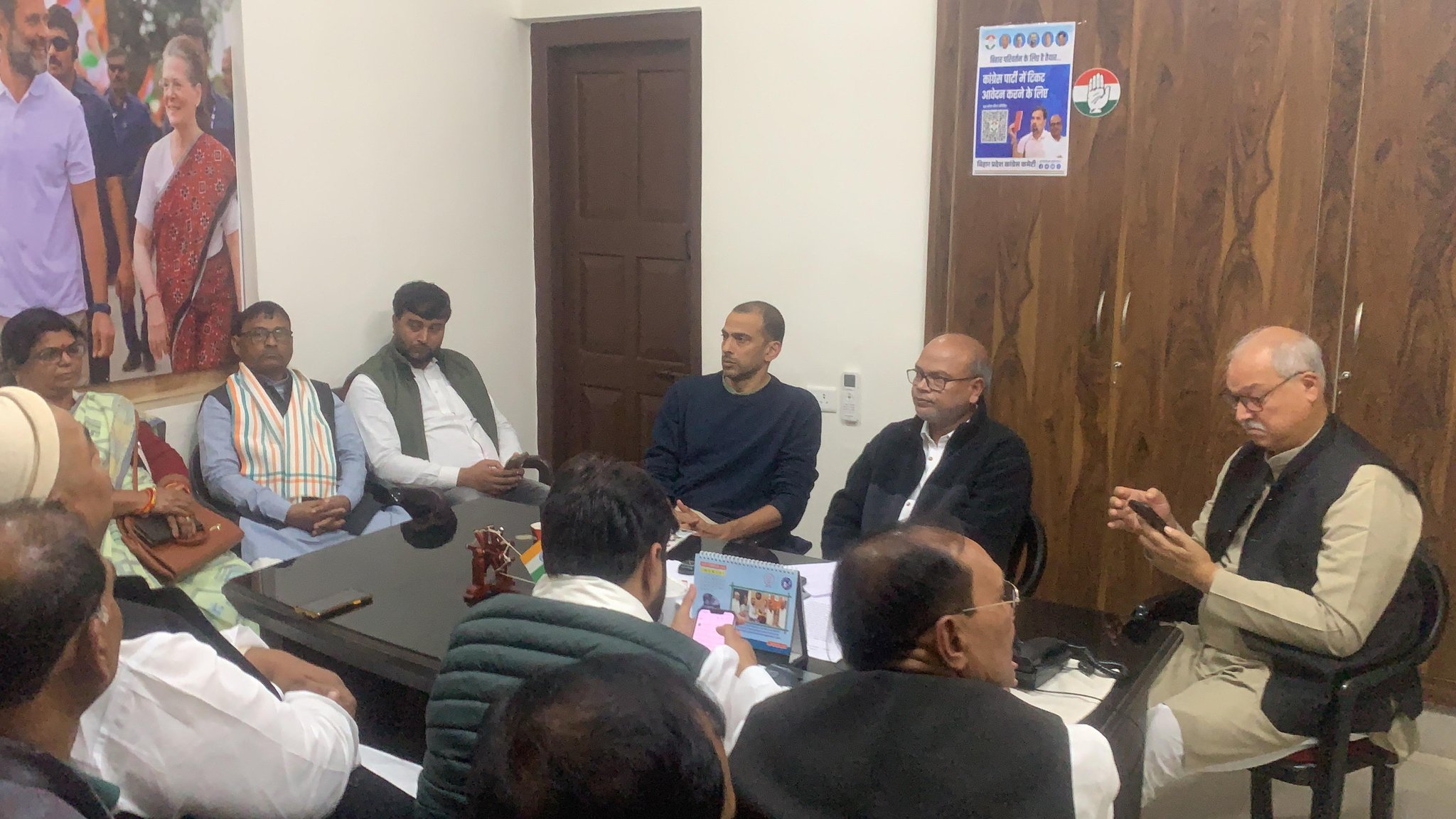 बिहार में मिली करारी हार के बाद एक्शन में कांग्रेस, 43 नेताओं के बाद अब 15 जिलाध्यक्षों को भी नोटिस