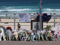 Photographer Charged With Stealing From Bondi Shooting Victim