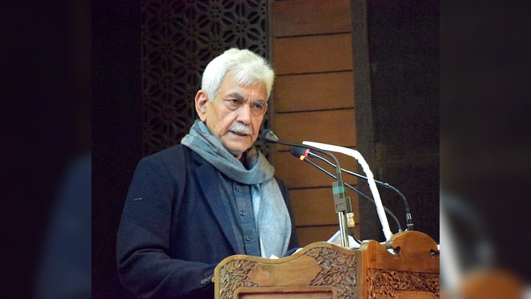 आतंकवाद पीड़ित परिवारों के जख्मों पर मरहम, मनोज सिन्हा ने दिए नियुक्ति पत्र