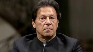 आंख के इलाज के लिए जेल से अस्पताल में शिफ्ट किए जाएंगे इमरान खान, गई  85% रोशनी