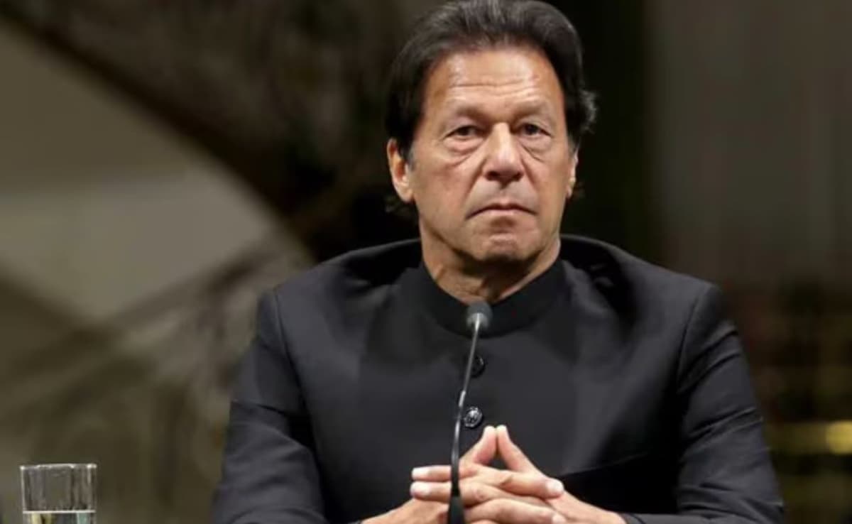 Imran Khan “in illegale isolatie gehouden”, zegt zuster tijdens protest buiten de gevangenis Imran Khan “in illegale isolatie gehouden”, zegt zuster tijdens protest buiten de gevangenis