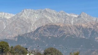 बर्फ के मौसम में काले पहाड़, धौलाधार से बर्फ गायब, हिमालय को यह लगी किसकी नजर!