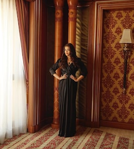 Aishwarya Rai Goes All Black In A Minimalist Gown For Red Sea International  Film Festival