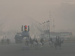 Dense Fog In Delhi, Air Quality Edges Close To 'Severe' Category
