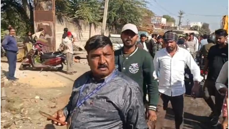 गरीबों को नहीं छोड़ा तो बड़ों को छूट क्यों', झुंझुनूं में अतिक्रमण हटाने पर अधिकारी-कर्मचारी के बीच ठनी, चौथे दिन काम रुका