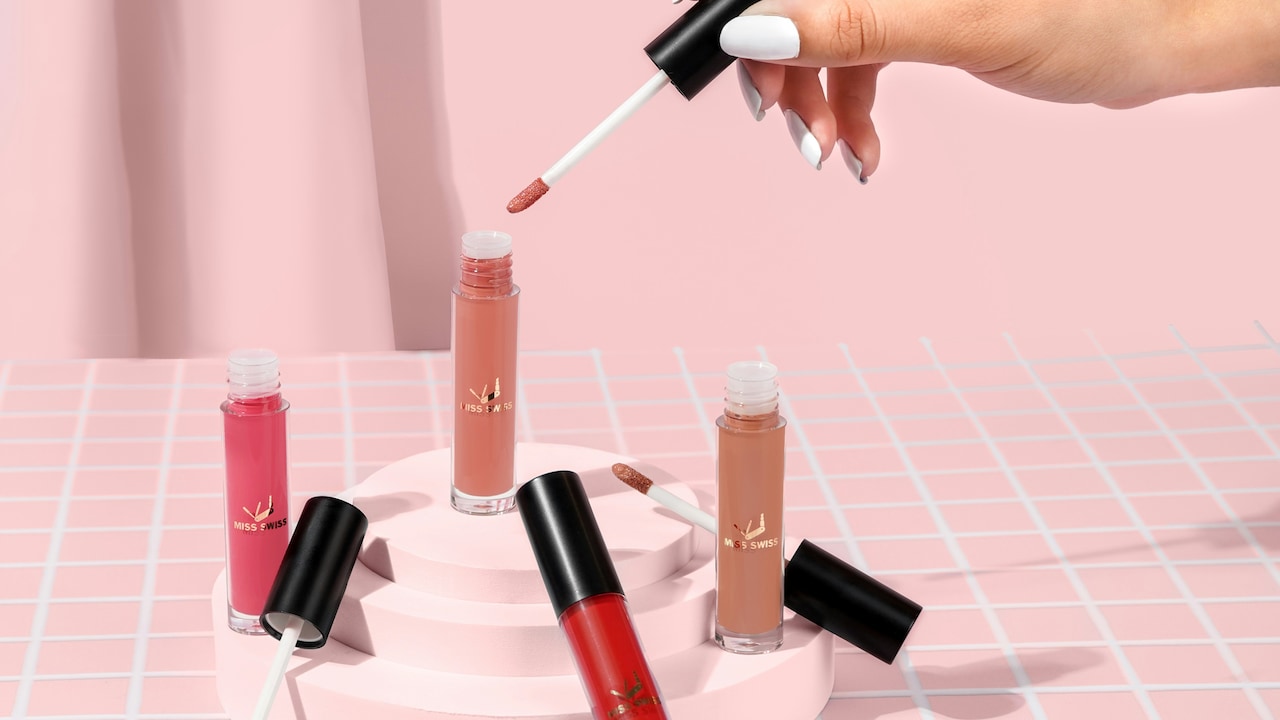 Glossy to Metallic: Best Lip Gloss Types You Must Try