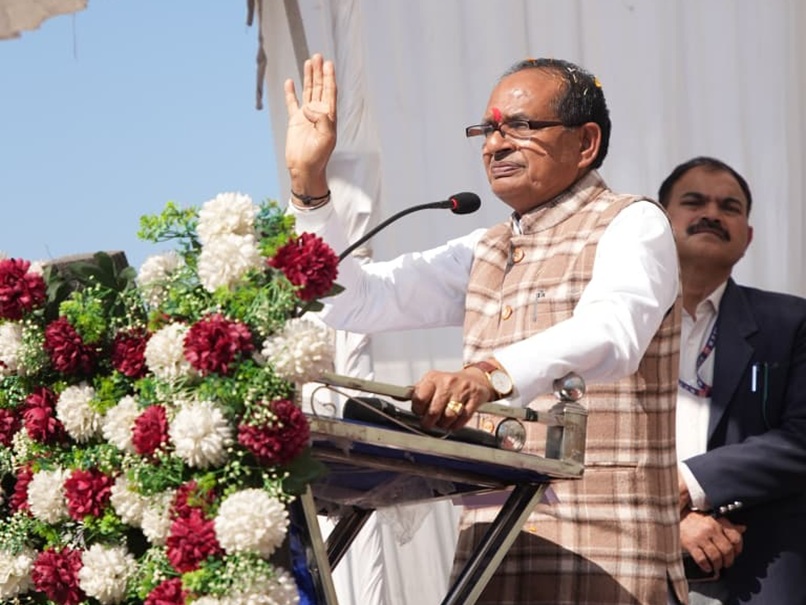 Z+ सुरक्षा बढ़ने के बाद सांची में शिवराज सिंह चौहान; किसानों को बांटी किट, कहा- पशुपालन से बढ़ेगी आय