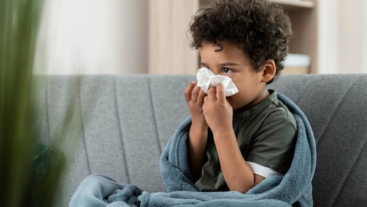 सीने में जकड़न और खांसी से हैं आपके बच्&zwj;चे परेशान, तो काम आएंगे ये देसी नुस्&zwj;खे