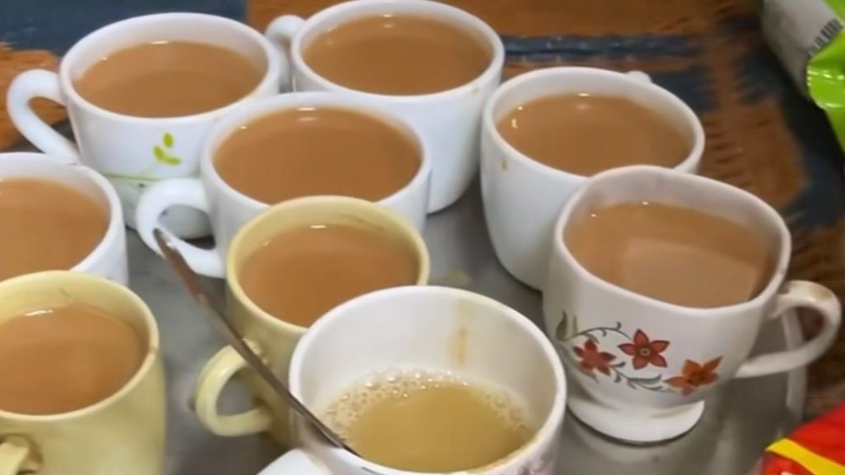 Little Girl Hosts Tea Party For Getting Promoted To Class 1, Wins Hearts