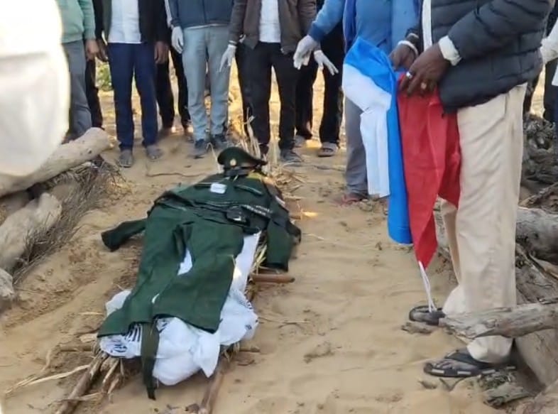 अजय का शव बुधवार को बीकानेर पहुंचा अजय का शव बुधवार को बीकानेर पहुंचा