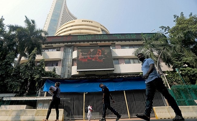 Sensex Falls Over 350 Points On Weak Global Cues, Nifty Trades Below 16,250