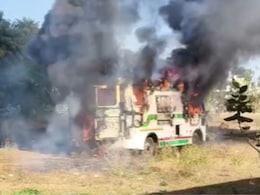 खेल के मैदान में खड़ी एंबुलेंस 108 में लगी आग, पास ही खेल रहे थे बच्चे... इलाके में मच गया हड़कंप