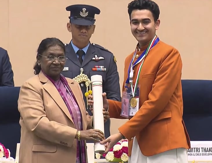 महाराष्ट्र के 17 वर्षीय अर्णव महर्षि