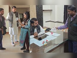 डेंगू मच्छर लेकर निगम पहुंचा नागरिक! रायपुर में विरोध का ऐसा तरीका पहले कभी नहीं देखा गया