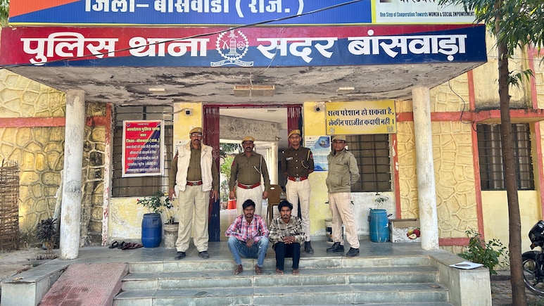 राजस्थान में ट्रक बैटरी चोर गिरोह का पर्दाफाश, 4 किलोमीटर पैदल चलकर दबिश देने पहुंची पुलिस