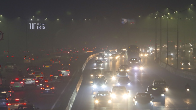 दिल्ली-NCR में 'धूल की चादर' बनी आफत! कहीं स्कूल ऑनलाइन तो कहीं हाइब्रिड मॉडल में चलेगी क्लास