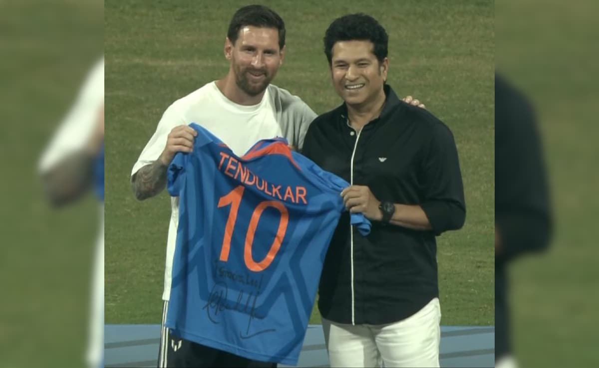 Lionel Messi Goat Tour India: सचिन से मिले मेस्सी, मास्टर ब्लास्टर ने इंडियन जर्सी की गिफ्ट