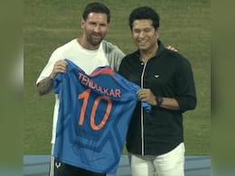 Lionel Messi Goat Tour&nbsp;India: सचिन से मिले मेस्सी, मास्टर ब्लास्टर ने इंडियन जर्सी की गिफ्ट