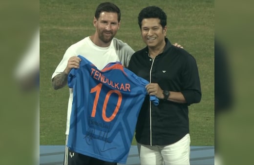 Lionel Messi Goat Tour India: सचिन से मिले मेस्सी, मास्टर ब्लास्टर ने इंडियन जर्सी की गिफ्ट