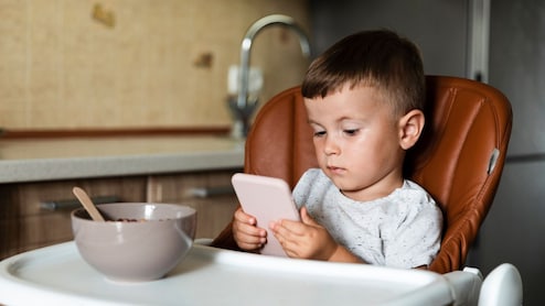 यूट्यूब शॉर्ट्स और Reel देखने से बच्चों के दिमाग पर कैसा असर पड़ता है? आपका बच्चा भी देखता है, तो जरूर जान लें ये बात