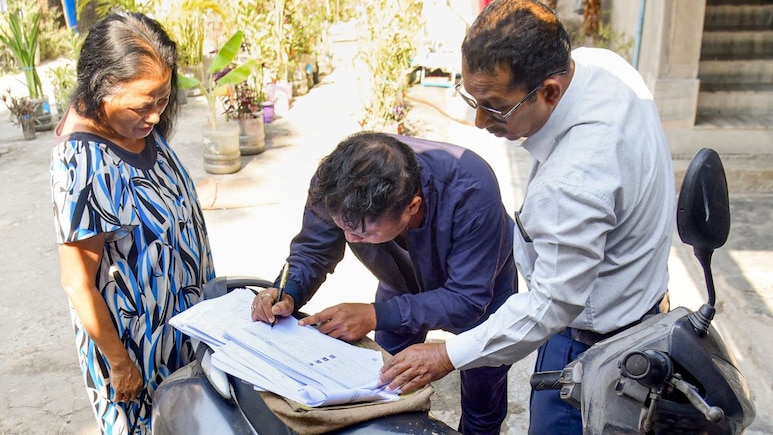 SIR फॉर्म में पूछी गई ये एक चीज आपको पहुंचा सकती है जेल, इस बात का रखें ख्याल