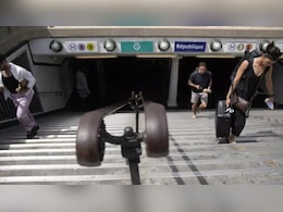 पेरिस मेट्रो में मचा कोहराम, सिरफिरे ने चाकू से किया हमला, 3 महिलाएं घायल