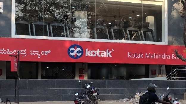 RBI Lifts Ban On Kotak Mahindra Bank From Issuing New&nbsp;Credit&nbsp;Cards, Adding Customers Online