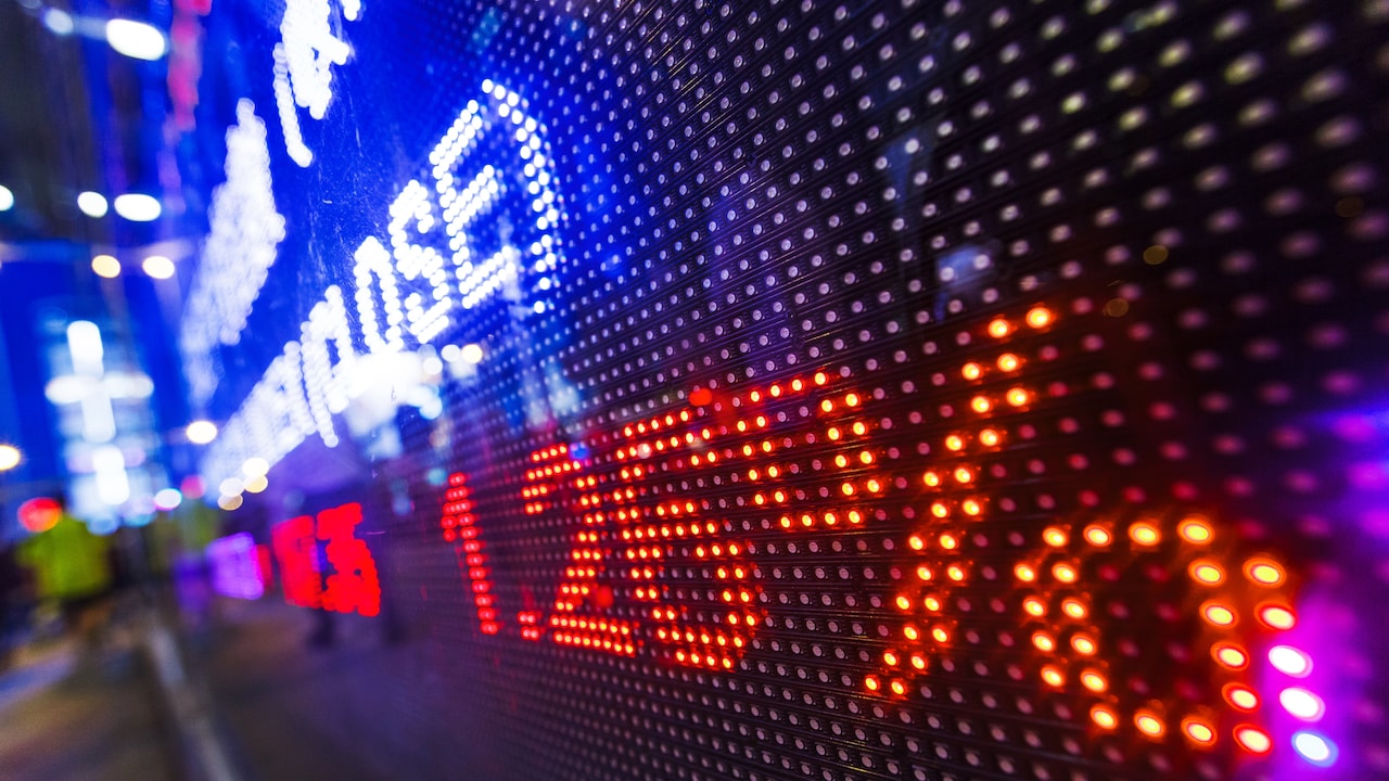 US Stock Market Today: Dow Plunges 400 Points As Bond Yields Rebound, Oil Surges; S&P 500, Nasdaq In Red
