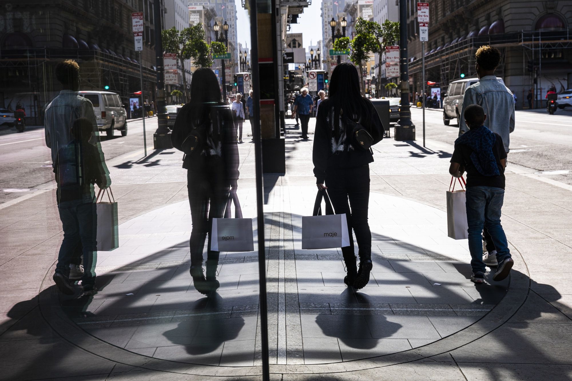 U.S. Consumer Spending Cools In Sign Of Economy On Weaker Footing