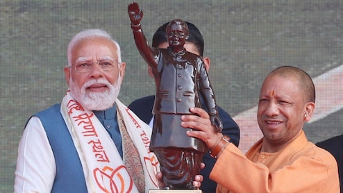 जब मंच से पीएम मोदी ने की सीएम योगी के कामकाज की तारीफ, जानें क्या कहा