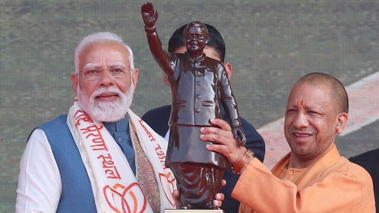 जब मंच से पीएम मोदी ने की सीएम योगी के कामकाज की तारीफ, जानें क्या कहा