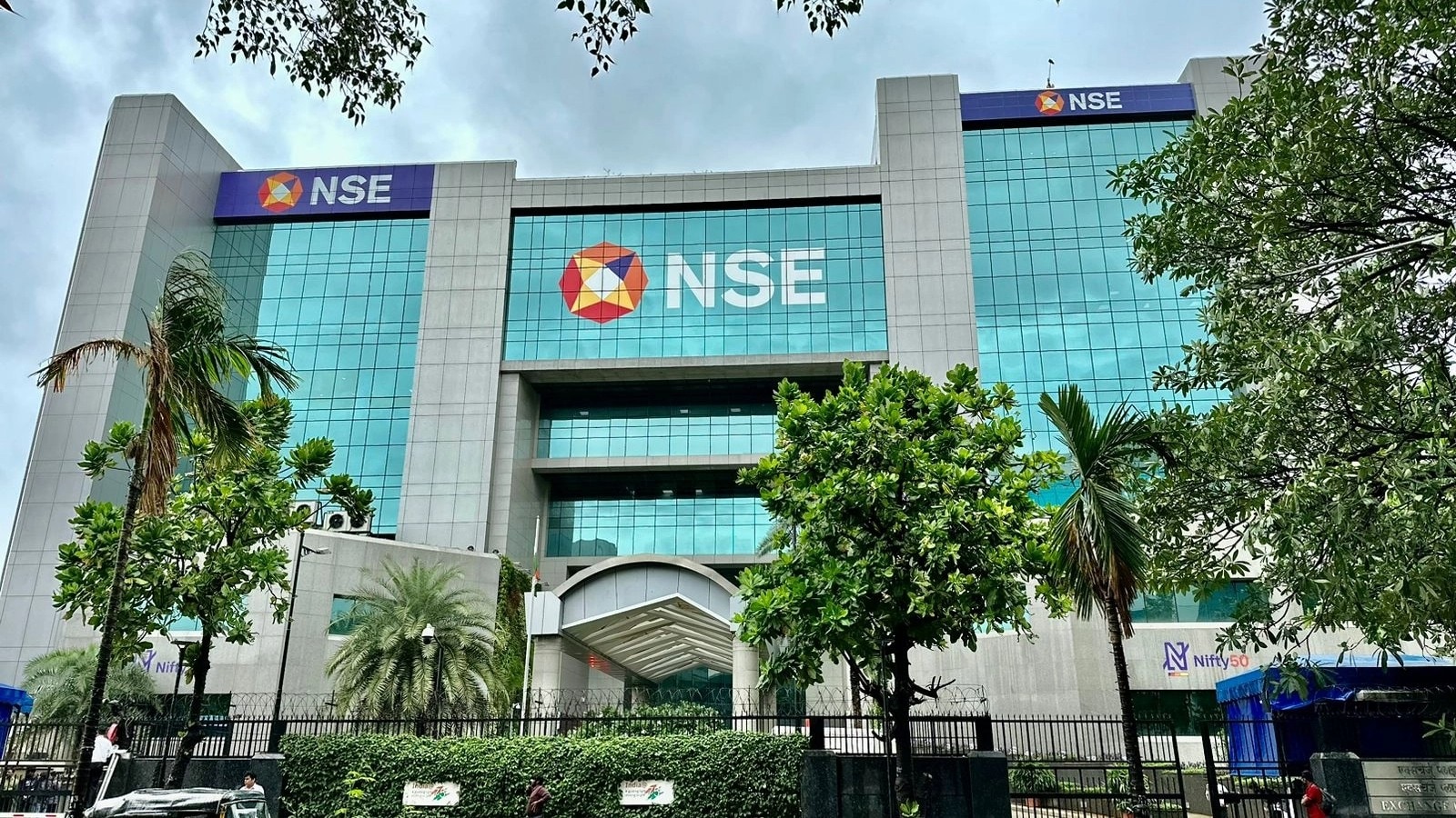 Stock Market Today: Sensex Snaps 11-Day Winning Streak; RIL, HDFC Bank Drag; FPIs Turn Net Sellers