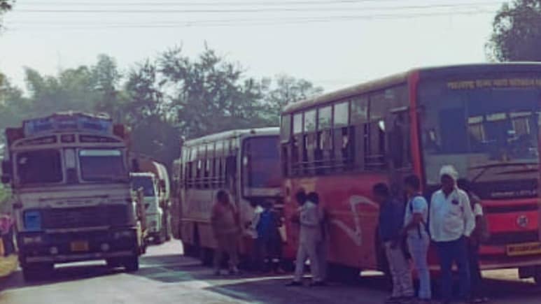 Nandurbar News : एकीकडे वाघांची भीती अन् दुसरीकडे वाहतुकीच्या अडचणी; विद्यार्थ्यांचा महामार्गावर ठिय्या