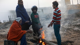 दिल्ली में कड़ाके की ठंड, घना कोहरा बन रहा लोगों के लिए मुसीबत, कश्मीर में माइनस में पहुंचा तापमान