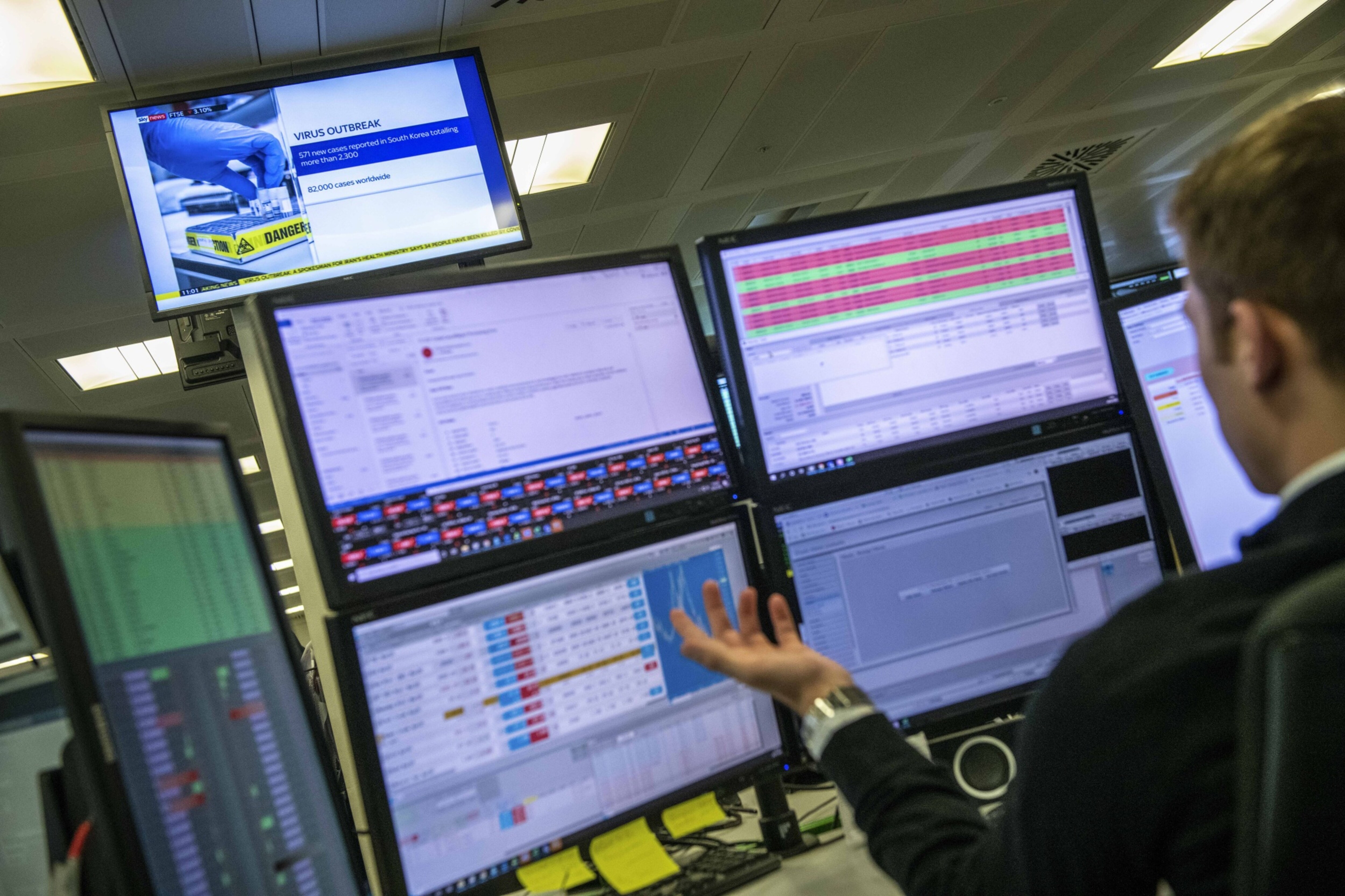 Sensex, Nifty End Near Day’s Low; Financials, RIL Top Laggards