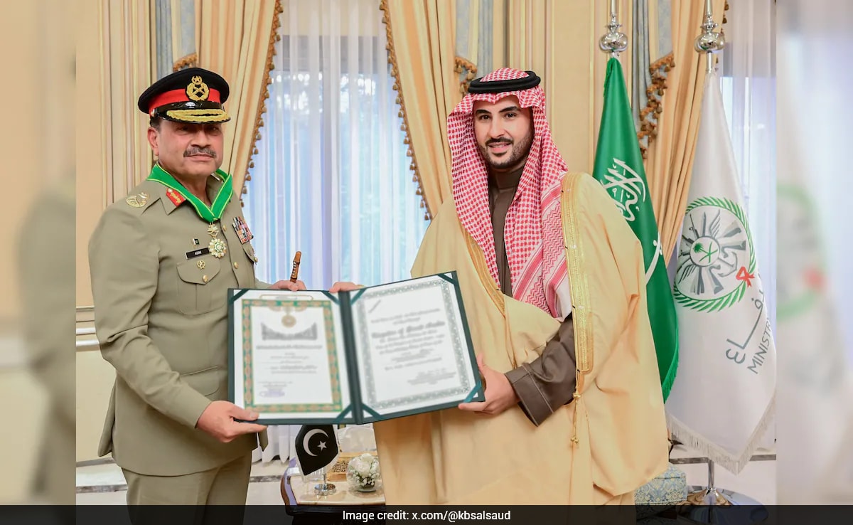 Asim Munir Awarded Saudi Arabia's Highest Civilian Honour During Official Visit
