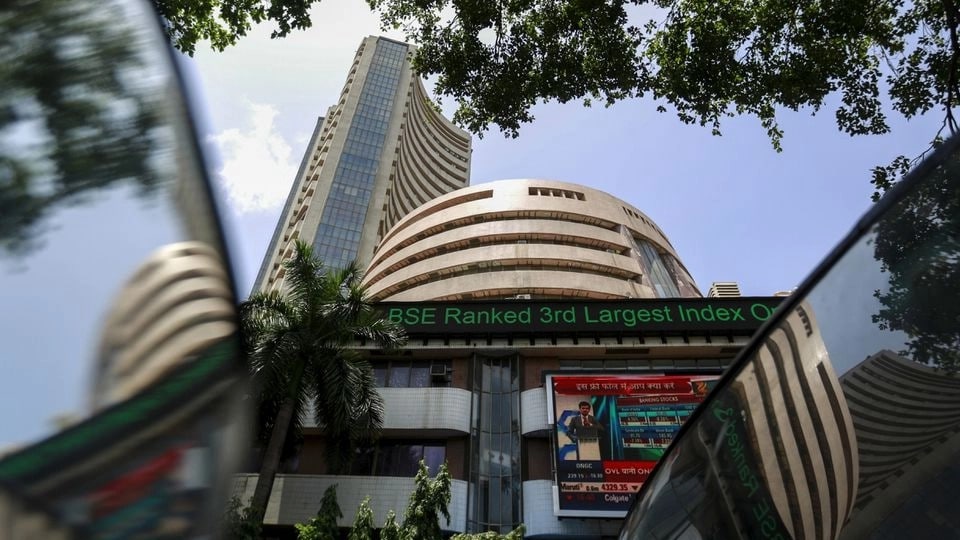 Stock Market Today: Sensex, Nifty Close At One-Month Low As Axis, ICICI Bank Drag; FPIs Remain Net Sellers 
