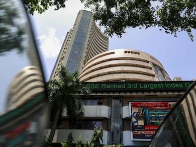 Stock Market Today: Sensex, Nifty Close At One-Month Low As Axis, ICICI Bank Drag; FPIs Remain Net Sellers 