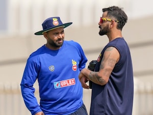 Delhi vs Gujarat Live Score Updates Vijay Hazare Trophy: Virat Kohli Slams 77, Breaks Huge Record; Rishabh Pant Hits 70