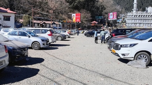 पहाड़ों मे घूमाने ले जाने वालै टैक्सी चालकों का दर्द.. सोने की भी जगह नहीं, सर्द रातों का सितम