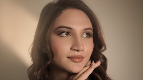 अनाया बांगर ने मनाया 25वां बर्थडे, रात के 12 बजे किसके साथ किया सेलिब्रेट, वीडियो हो रहा वायरल